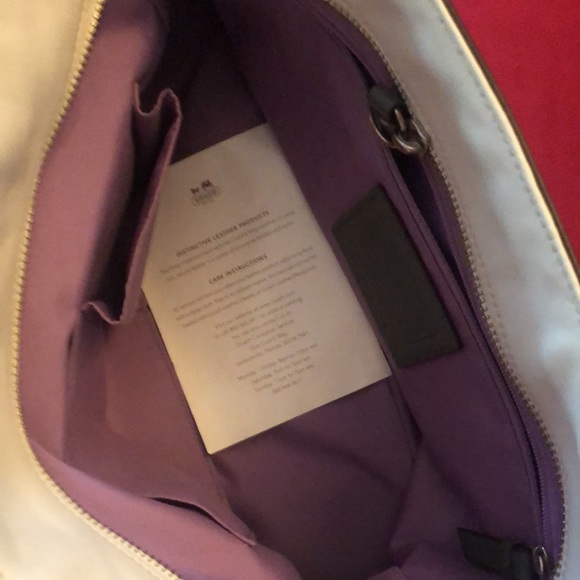 Coach Bag , in excellent condition not to big not to small medium size. - Picture 4 of 5
